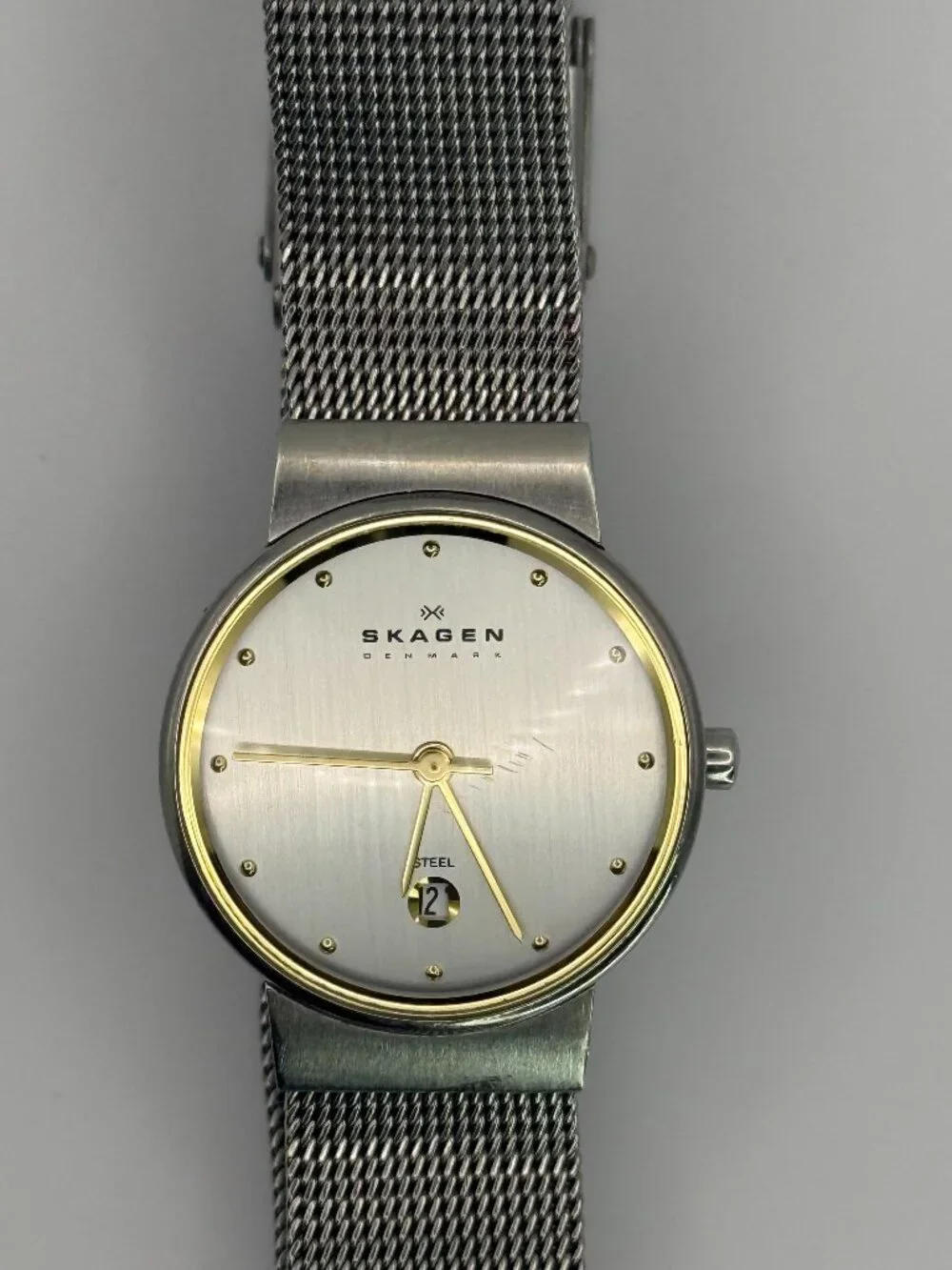 Skagen Denmark 355SGSC Women's Two Tone Quartz Watch Date Mesh Band Runs Great
